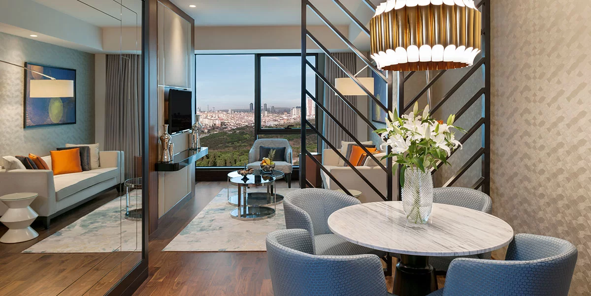 SUITE WITH KING SIZE BED