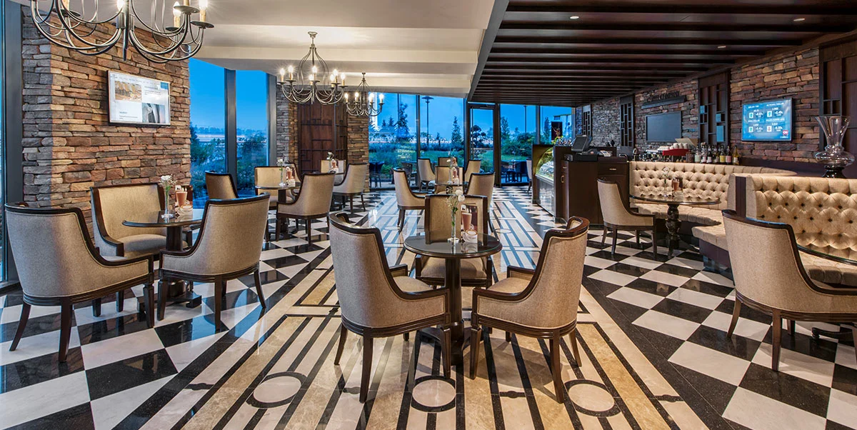 Restaurant & Bar