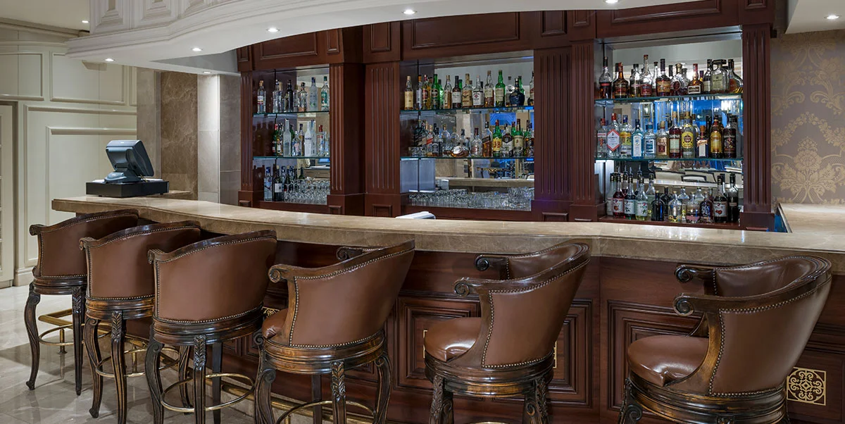Restaurant & Bar
