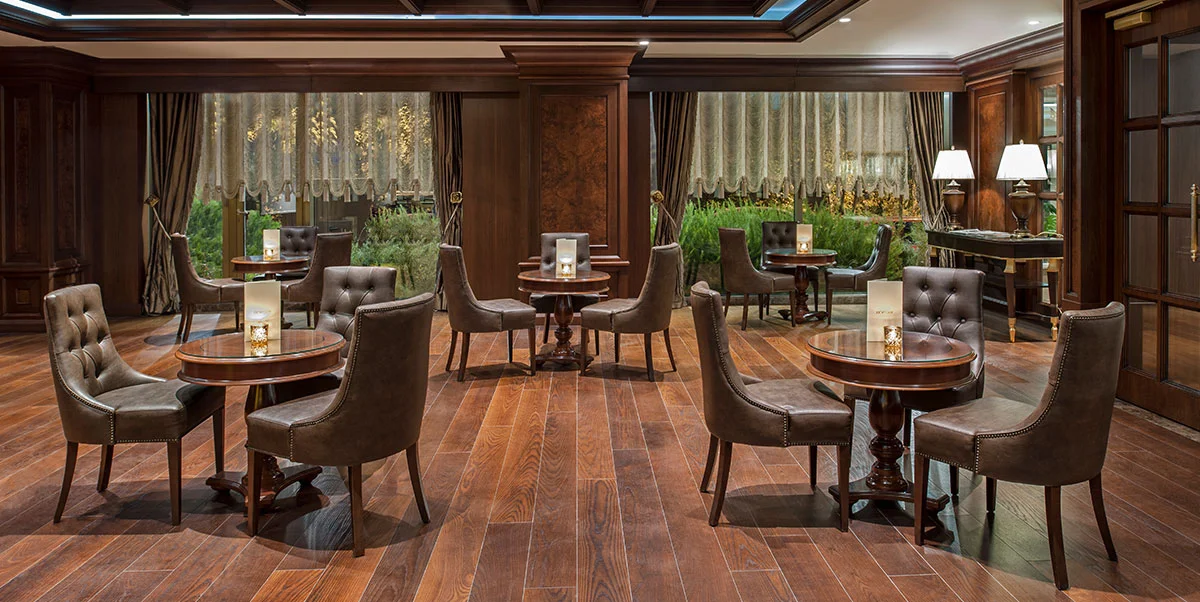 Restaurant & Bar