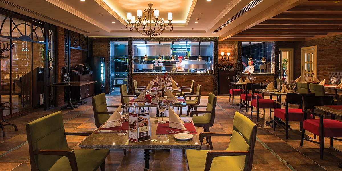 Restaurants & Bar