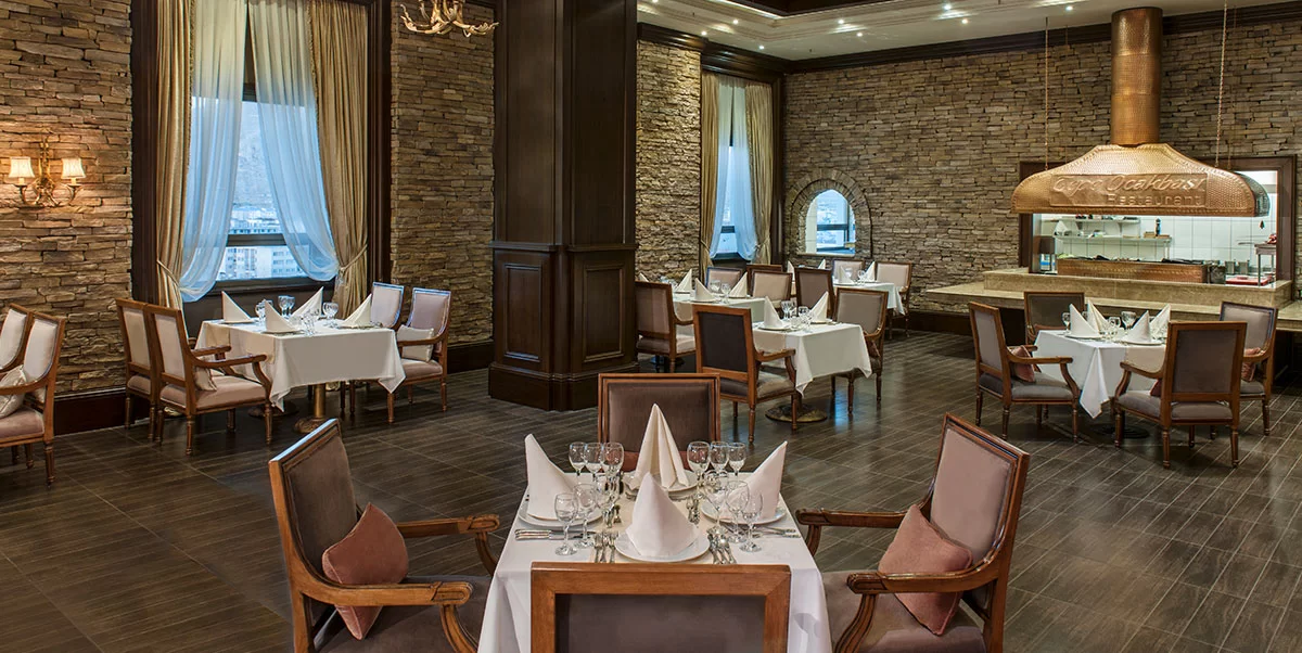Restaurants & Bar