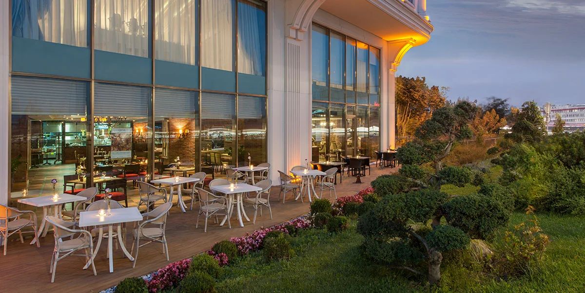 Restaurant & Bar