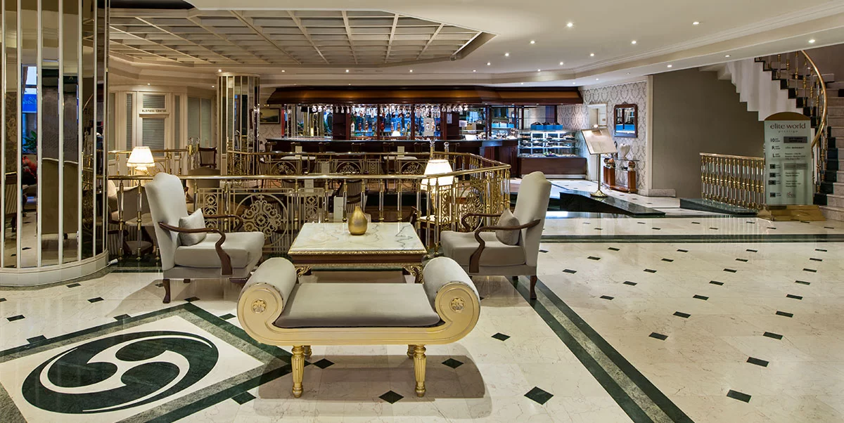 Restaurants & Bar