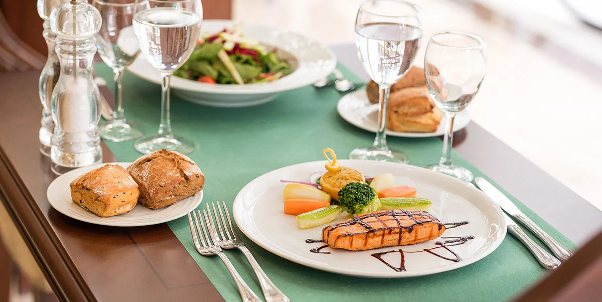 Restaurant & Bar