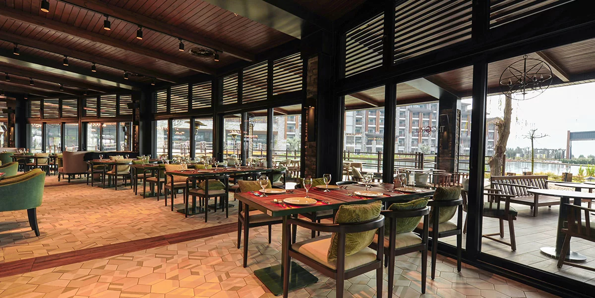 Restaurants & Bar