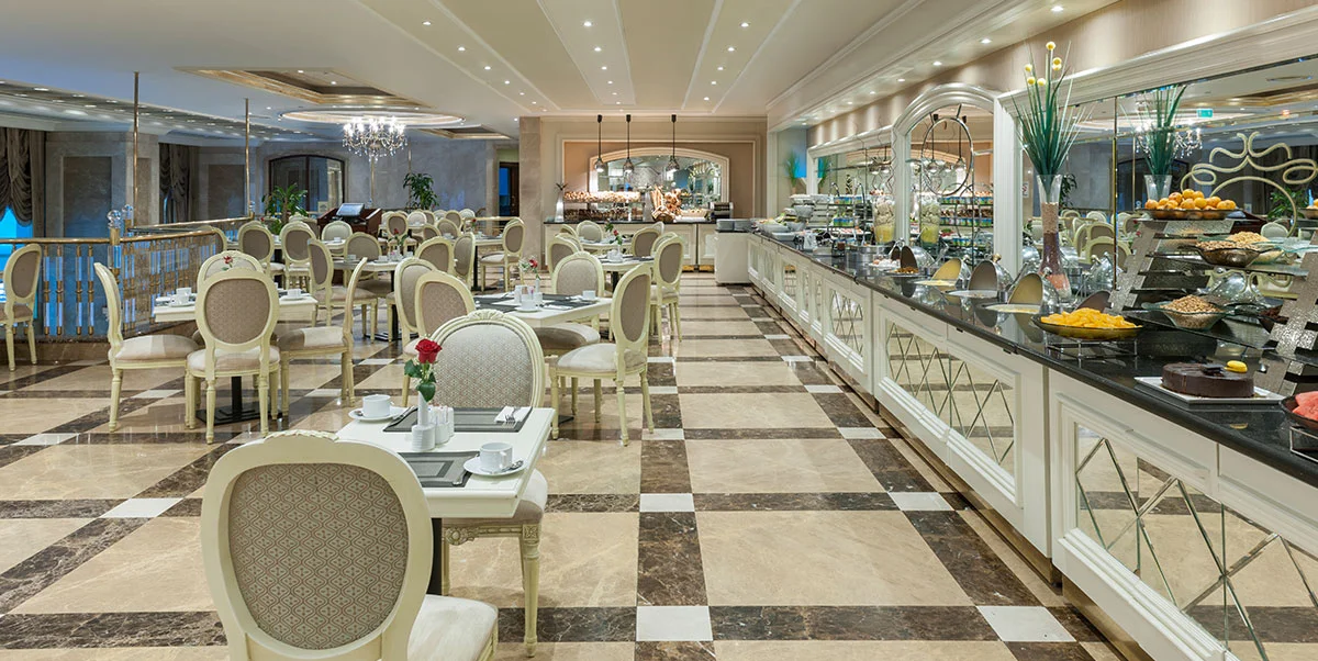Restaurant & Bar