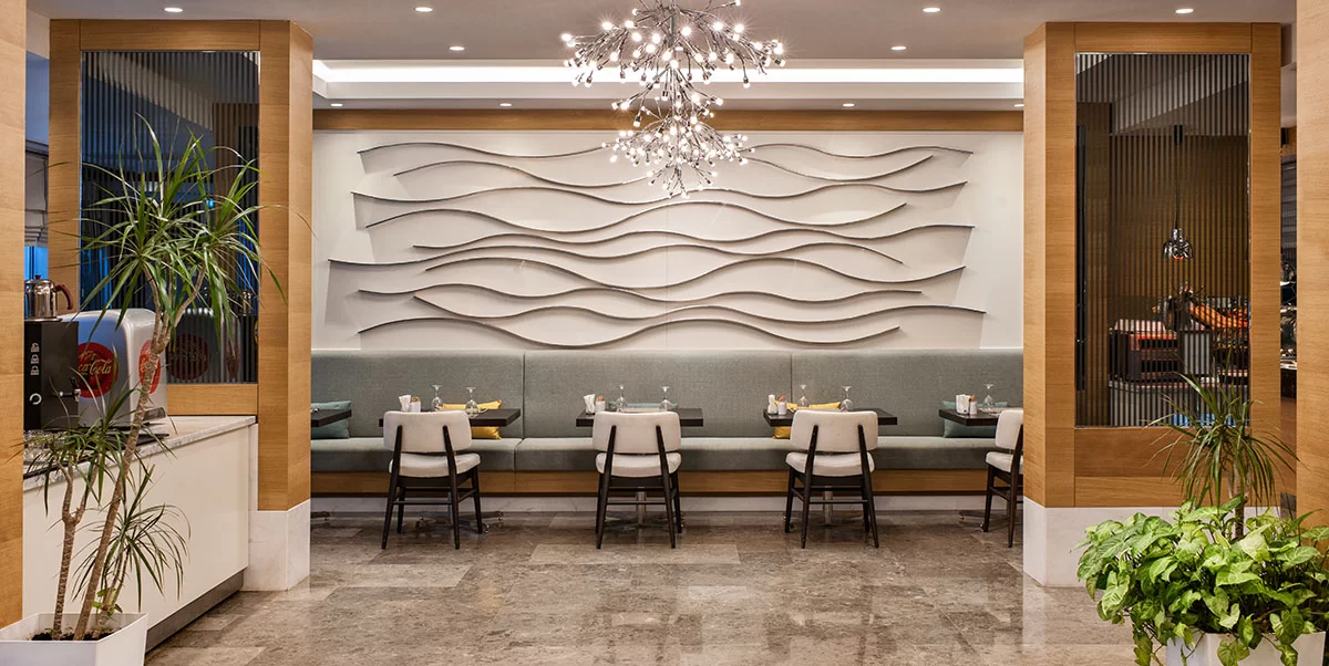 RESTAURANTS & BAR