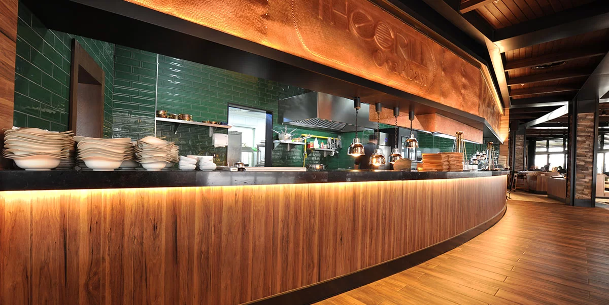 Restaurants & Bar
