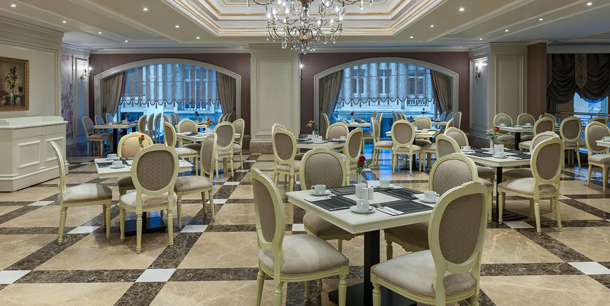 Restaurant & Bar