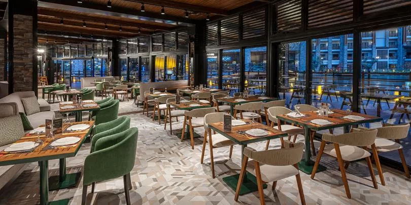 Restaurant & Bar
