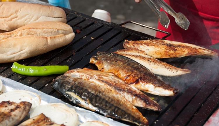 8 Street Flavors You Must Try in Anatolian Side