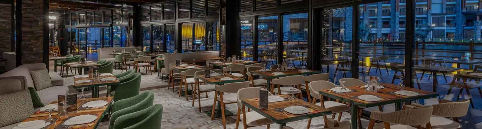 Restaurants & Bar