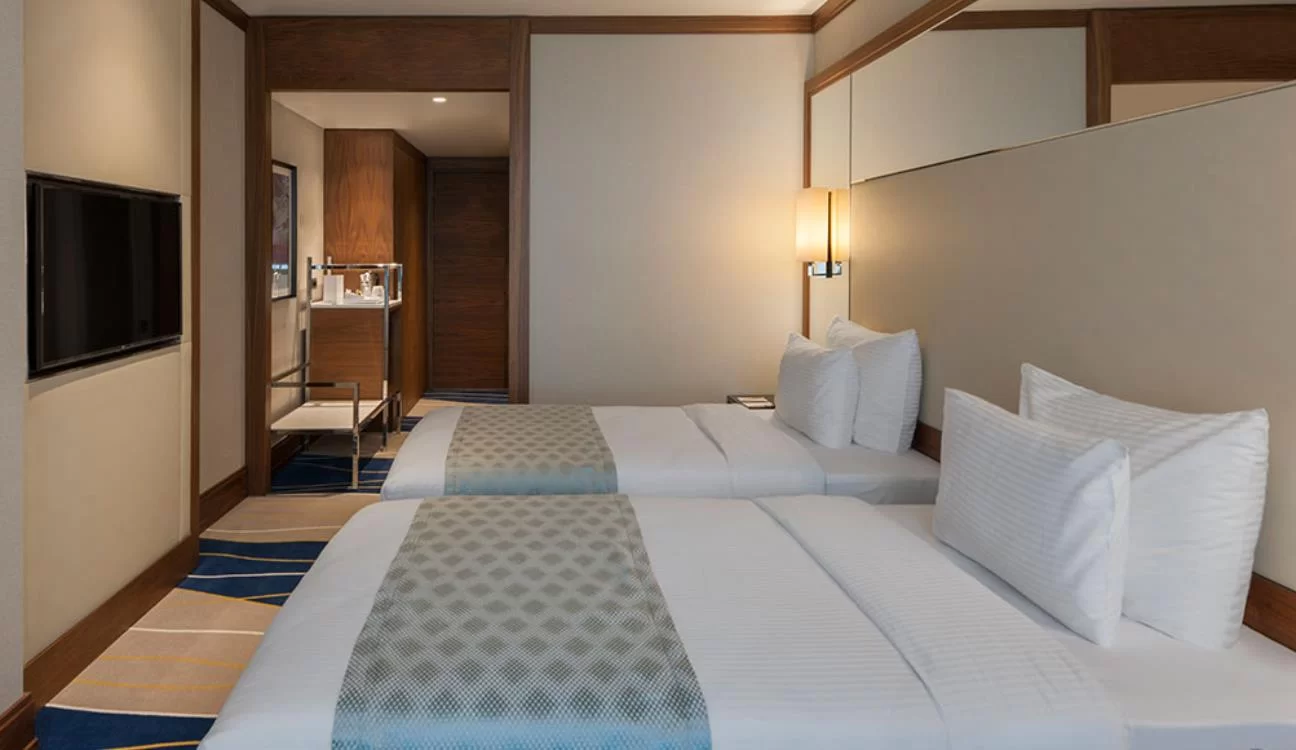 DELUXE ROOM WITH 2 SINGLE BEDS