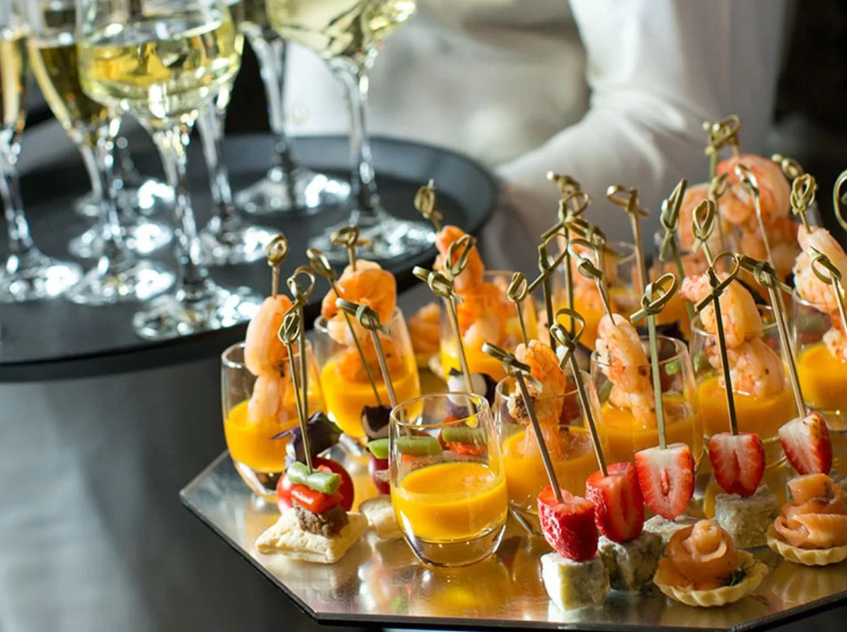 Hors D'oeuvres & Soft Drinks