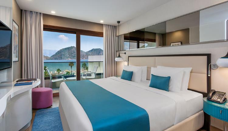 SUPERIOR ROOM WITH QUEEN SIZE BED, SEA VIEW 