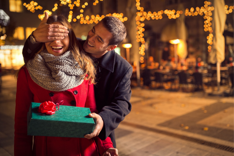 The Brightest Ideas for Beautiful New Year’s Eve Gifts
