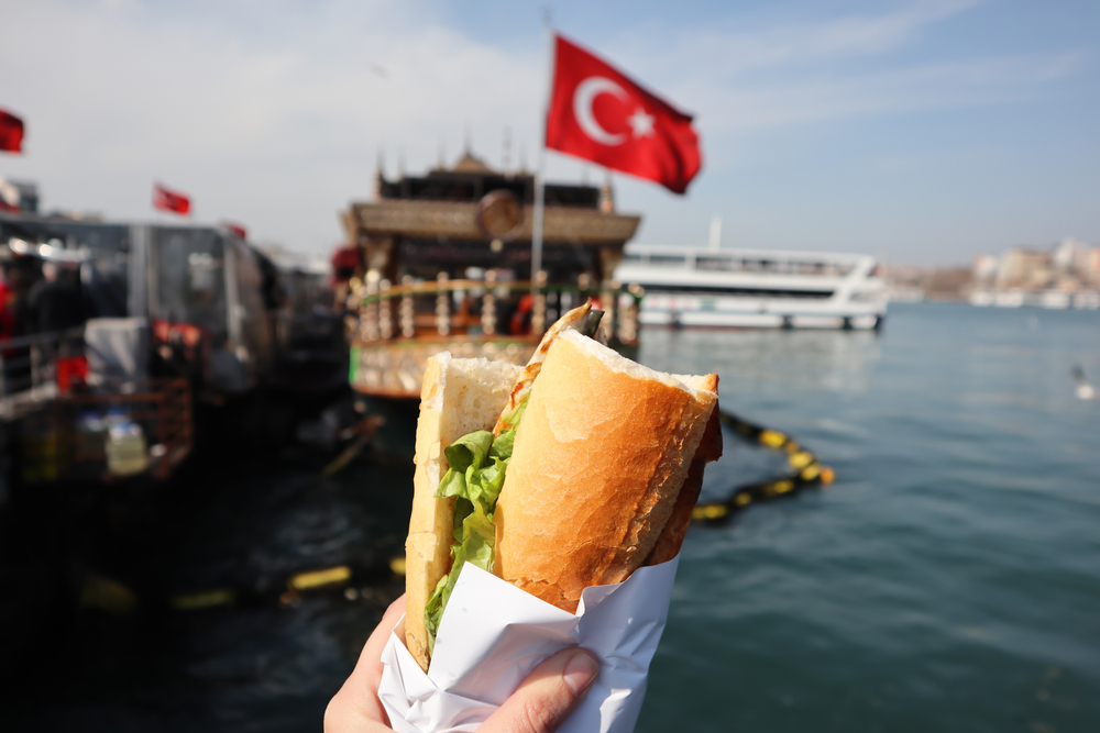 İstanbul'da Lezzetli Bir Yolculuk: Şehrin Meşhur Tatları