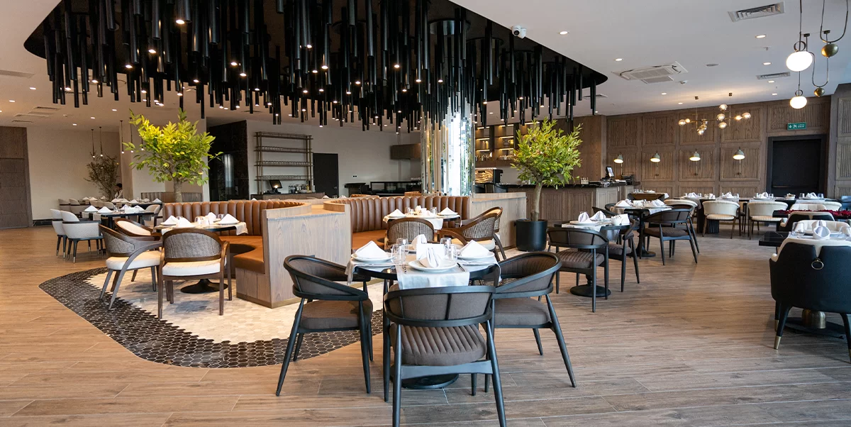Restaurant & Bar
