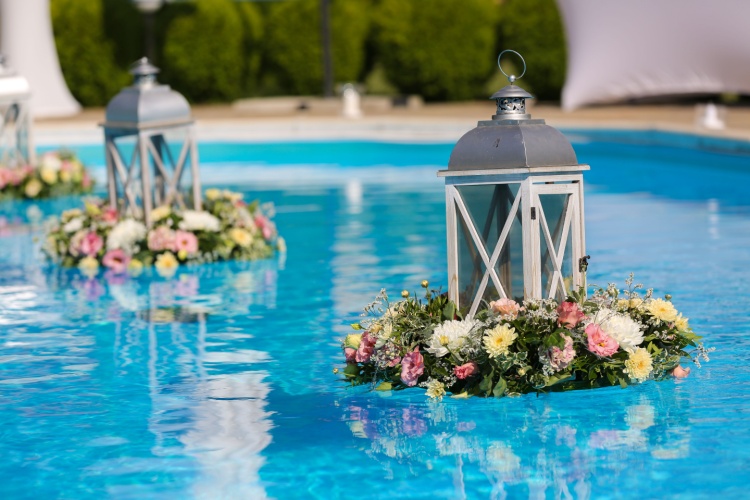 ESSENTIALS OF THE POOLSIDE COCKTAIL WEDDING CONCEPT