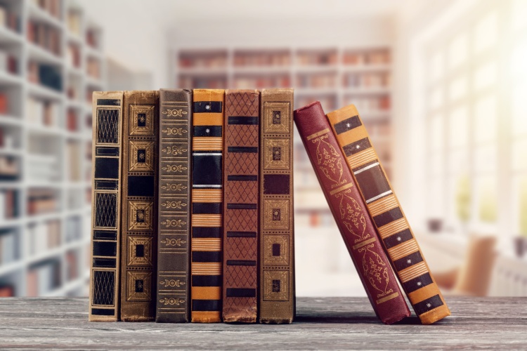 5 Must-Have Books in The Libraries of Travel Enthusiasts
