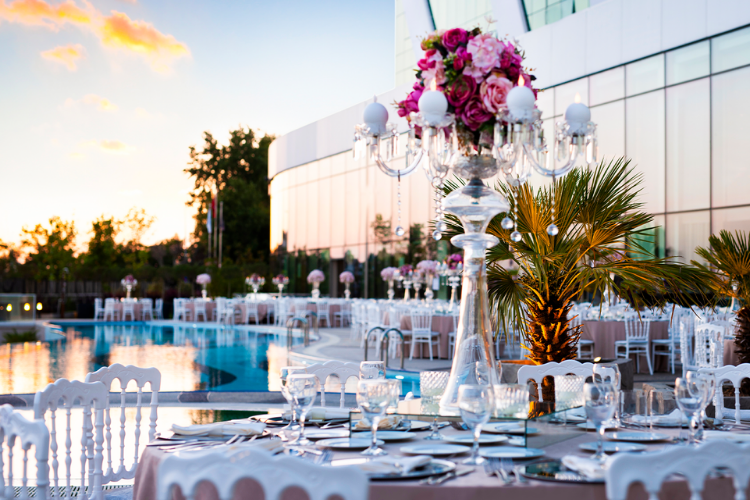 SUGGESTIONS THAT MAKE COUPLES HOLD POOLSIDE WEDDINGS IN İSTANBUL HAPPY