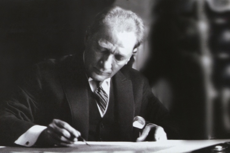 24 Kasım Öğretmenler Günü’ne Özel: Atatürk’ün Başöğretmenlik Hikâyesi