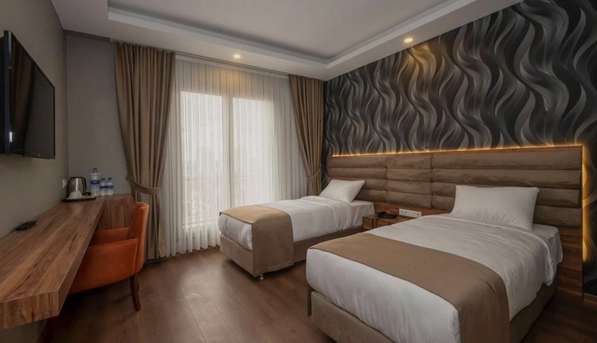 TRENDY ROOM WITH 2 SINGLE BEDS