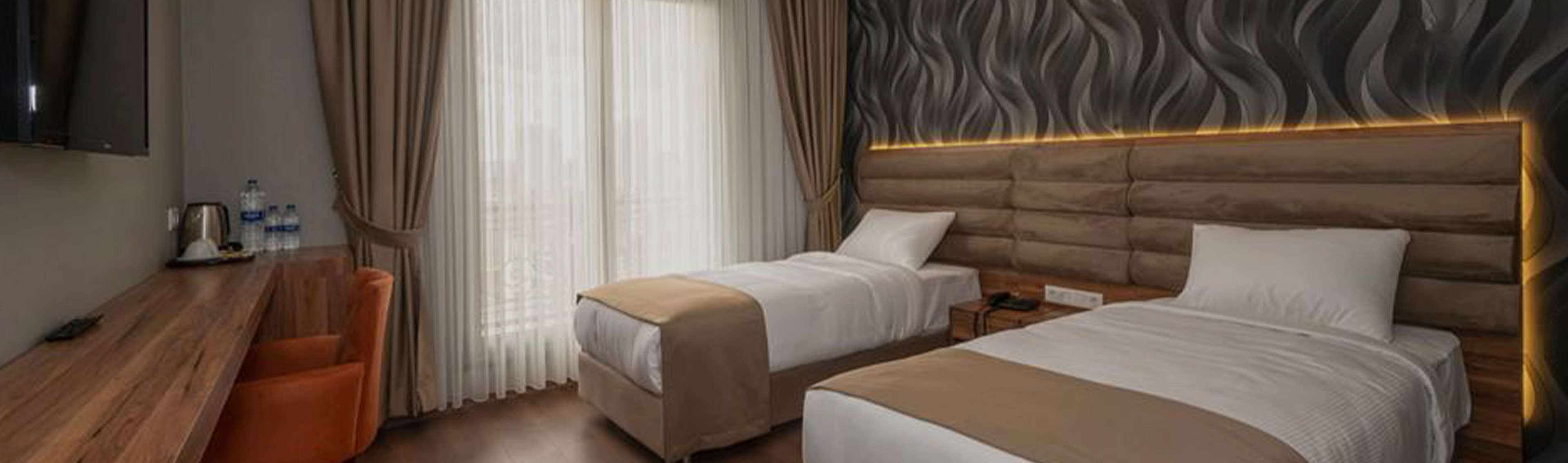 TRENDY ROOM WITH 1 KING + 1 SINGLE BED