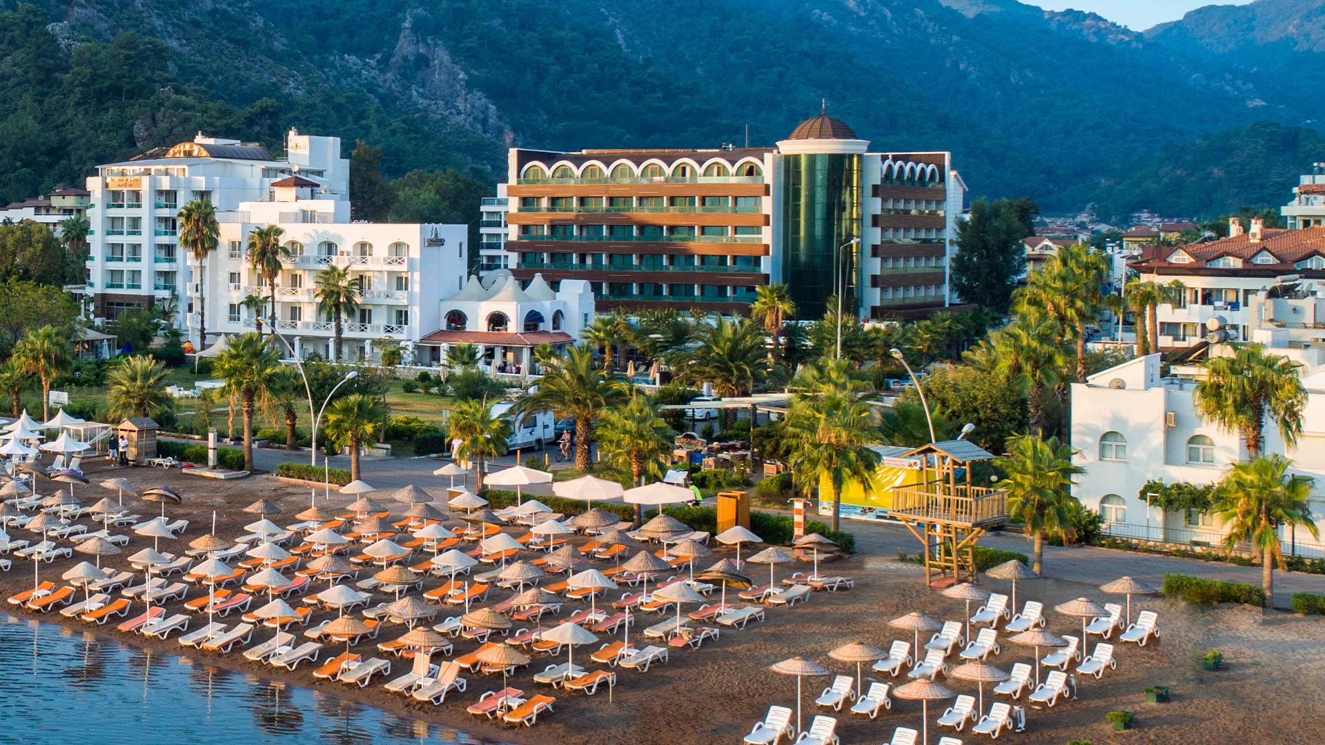 From Beautiful Bays to Sunsets: Marmaris Beachfront Hotels Guide