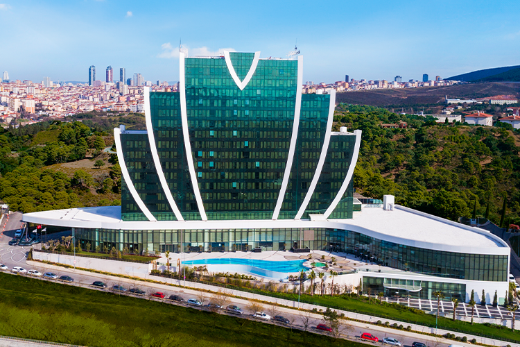 Anatolian Side Outdoor Pool Hotels Guide for a Vacation Feeling Without Leaving the City