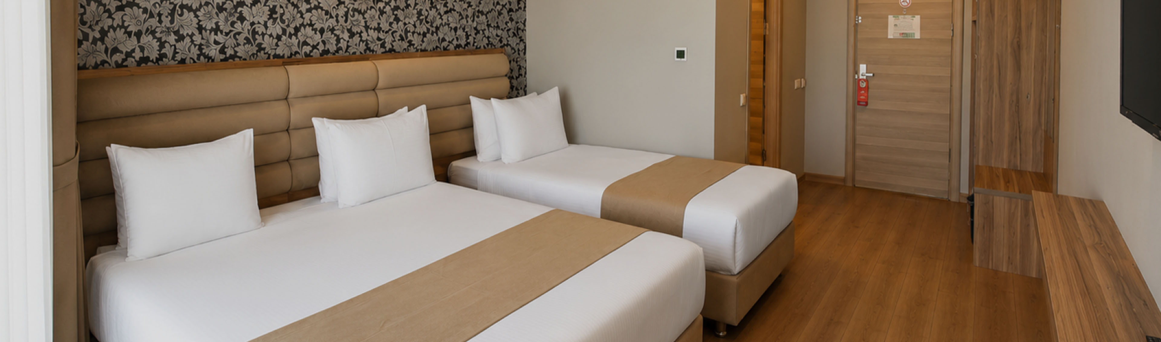 TRENDY ROOM WITH 1 KING + 1 SINGLE BED