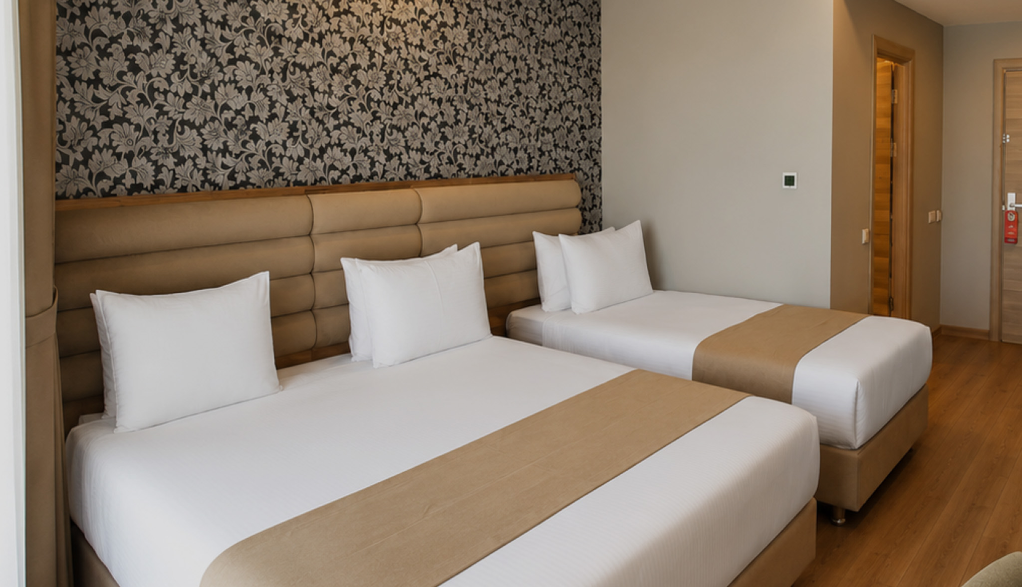 TRENDY ROOM WITH 1 KING + 1 SINGLE BED