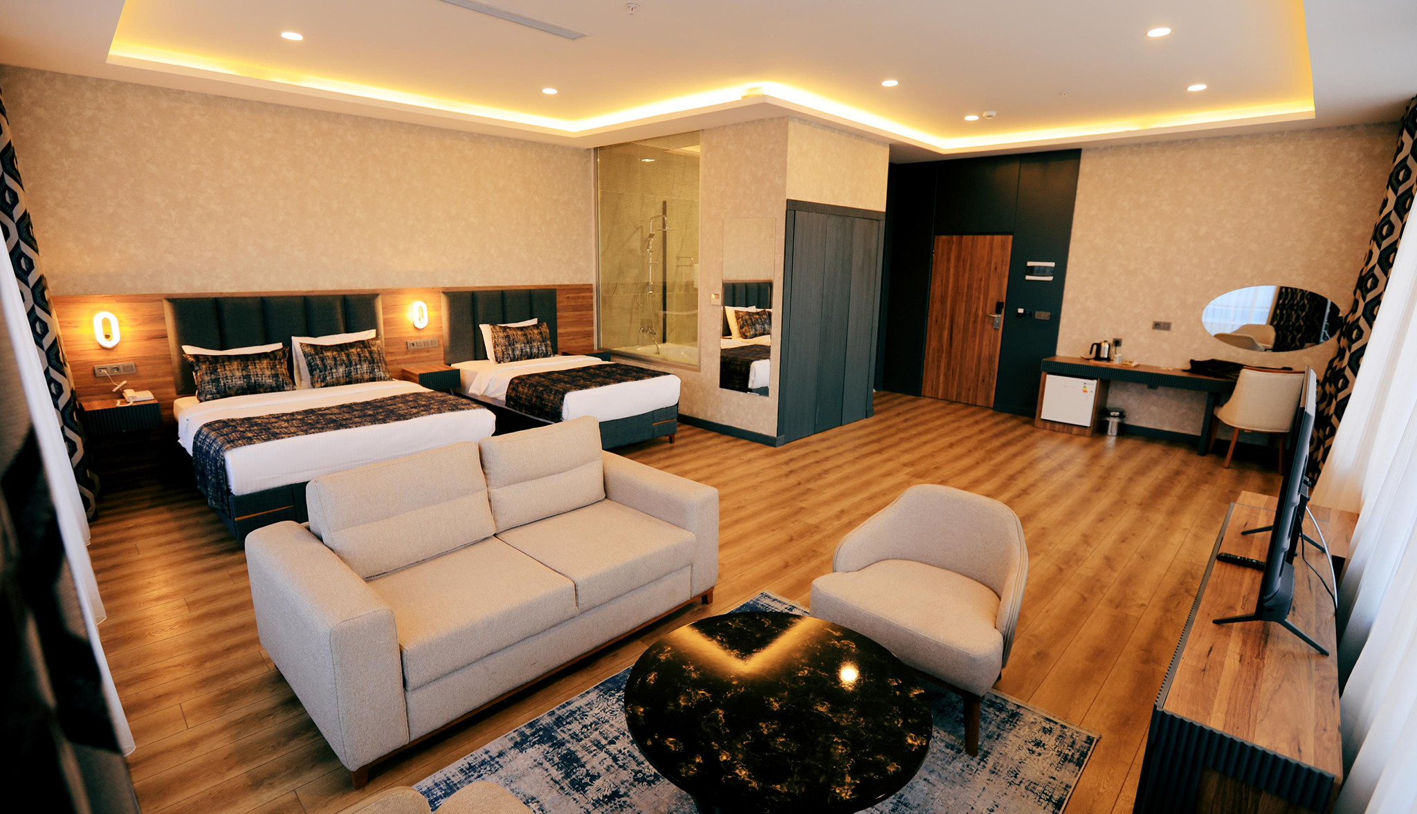 DELUXE ODA, 3 KİŞİLİK, GÖL MANZARALI VE BALKONLU