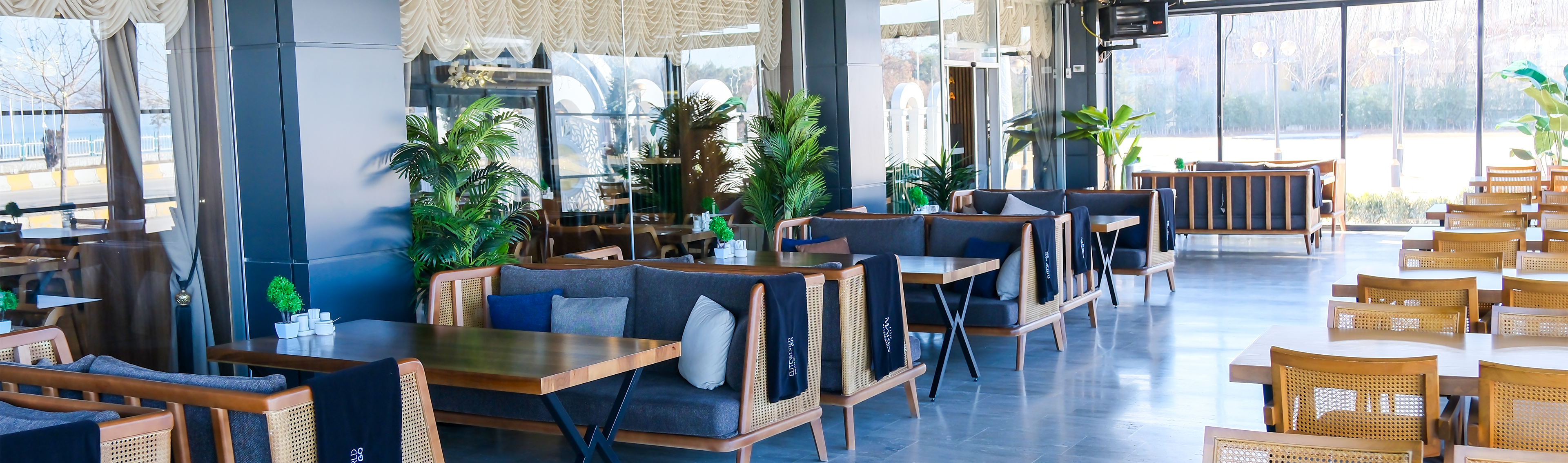 RESTAURANTS & BAR