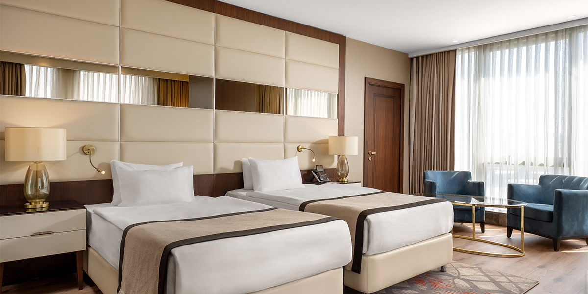 SUITE WITH 2 SINGLE BEDS