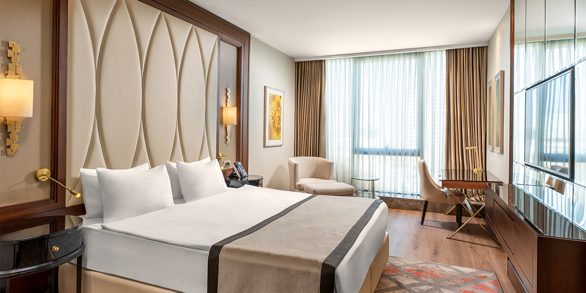 DELUXE ROOM WITH QUEEN SIZE BED