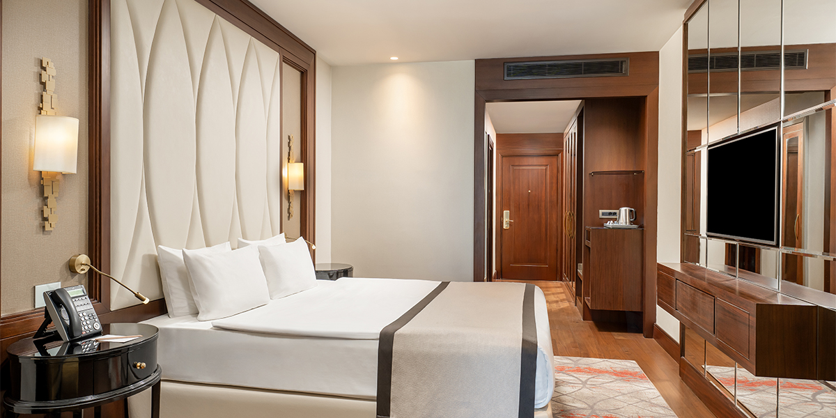 SUPERIOR ROOM WITH QUEEN SIZE BED 