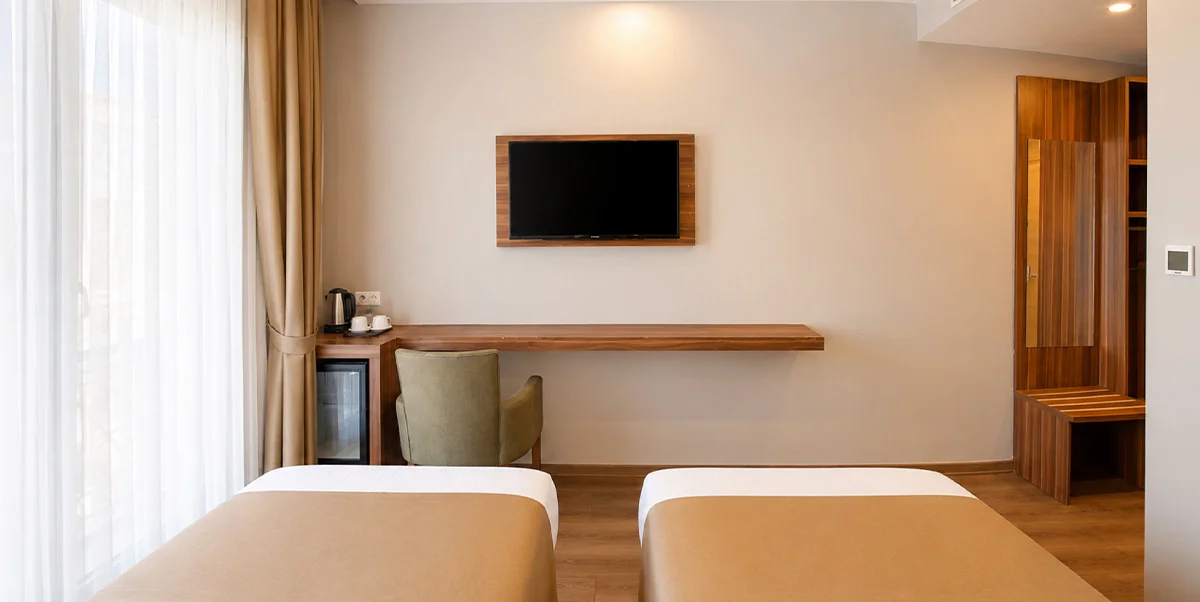 TRENDY ROOM WITH 2 SINGLE BEDS