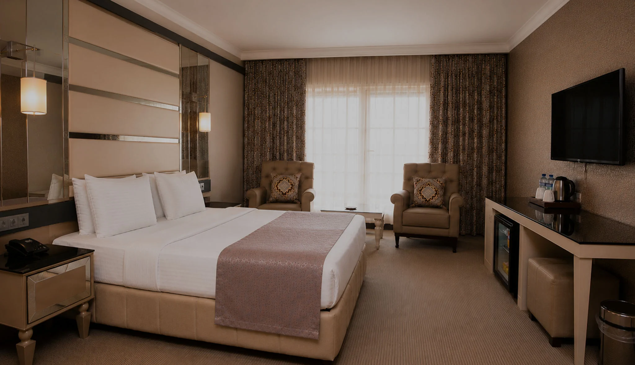 SUPERIOR ROOM WITH KING SIZE BED
