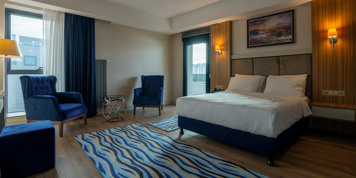 PREMIUM ROOM WITH QUEEN SIZE BED