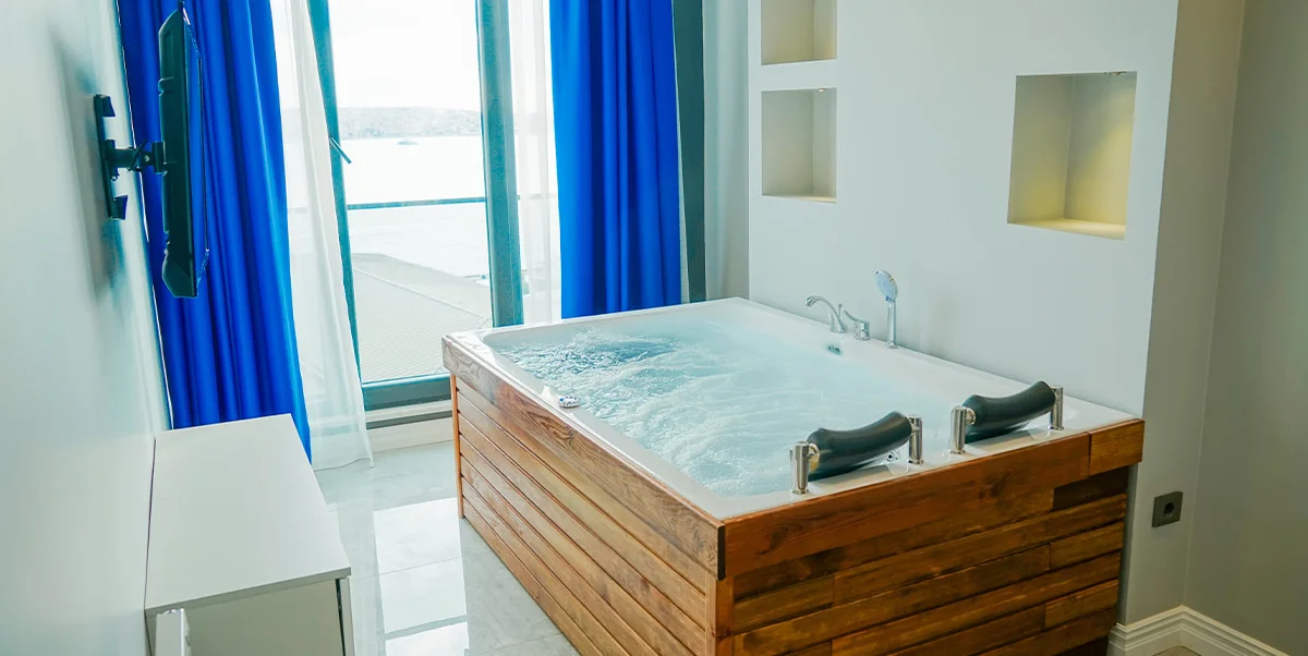 COMFORT SUITE WITH KING SIZE BED, SEA VIEW