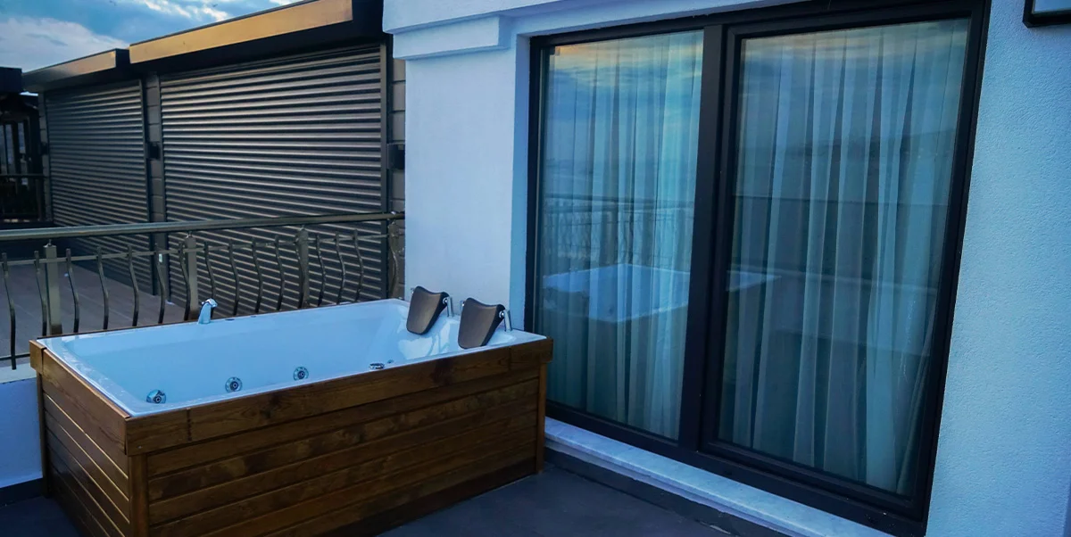 EXECUTIVE SUITE WITH KING SIZE BED, SEA VIEW
