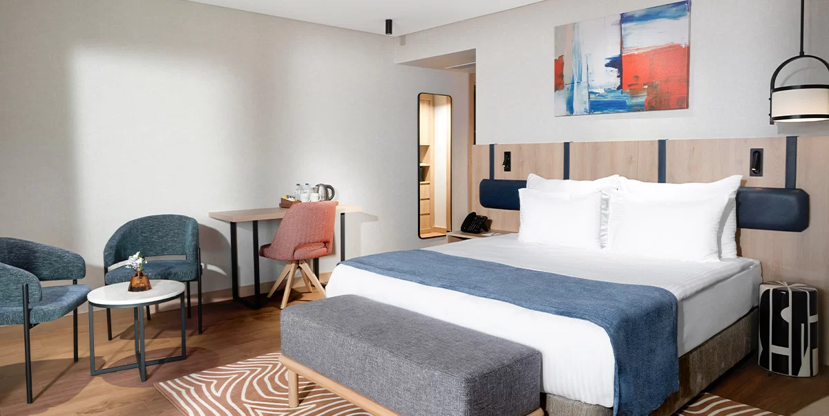 DELUXE ROOM WITH QUEEN SIZE BED
