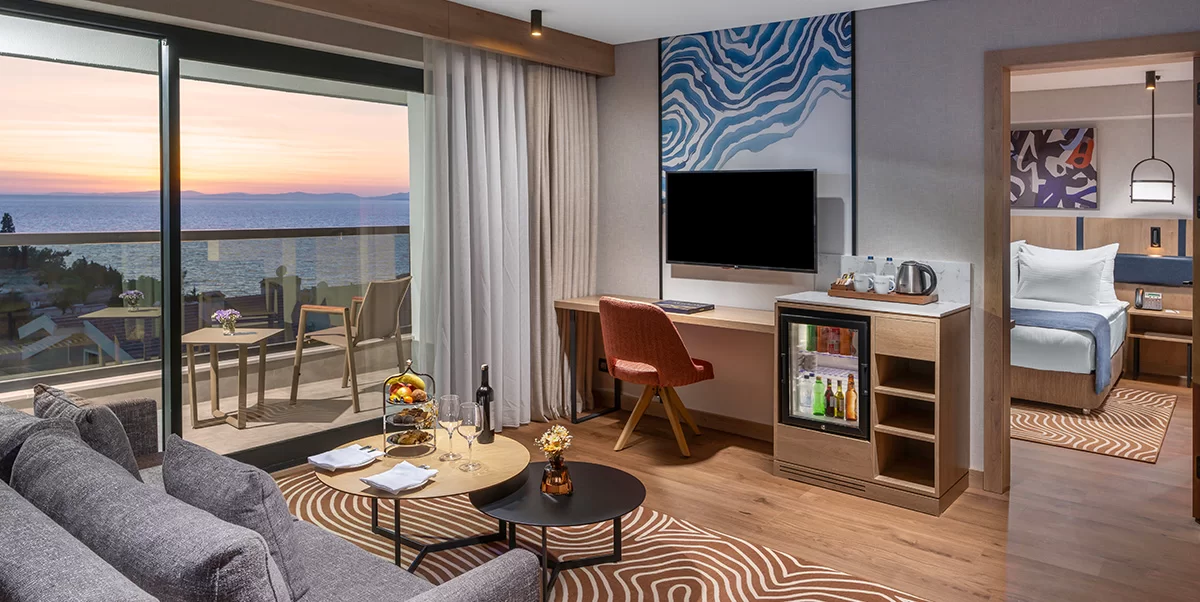 SUITE WITH QUEEN SIZE BED, SEA VIEW