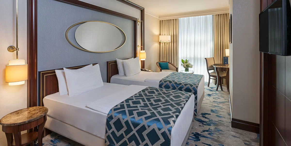 SUPERIOR ROOM WITH 2 SINGLE BEDS 