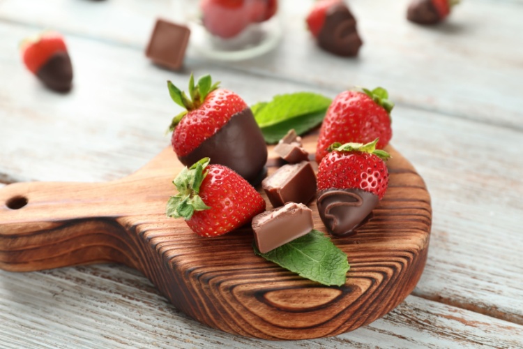 Çileğin ve Çikolatanın Muhteşem Dansı: Çilekli Çikolata