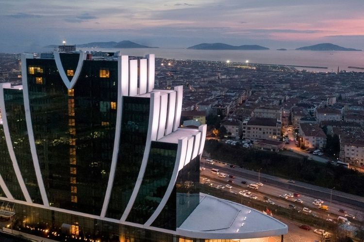 Kadıköy Keşfinin Ardından Konforlu Bir Mola: Elite World Grand İstanbul Küçükyalı
