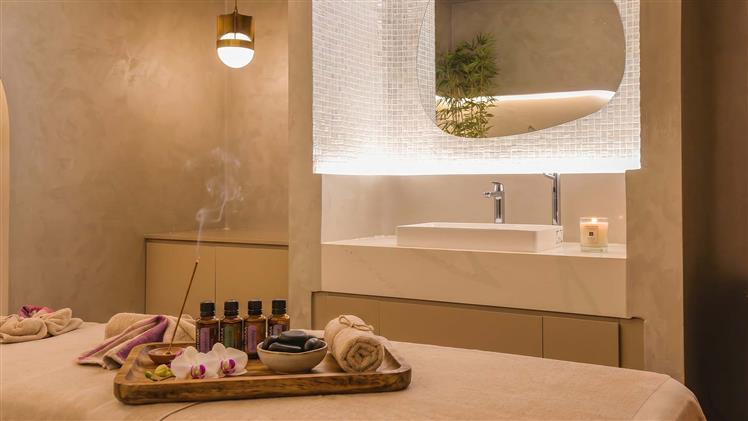 Bedeninizi ve Zihninizi Yenilemenin Tam Zamanı: Fit Life SPA & Health Center!