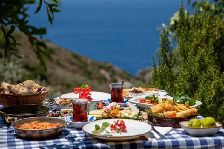 Doğanın İçinde Piknik Tarzı Kahvaltılar